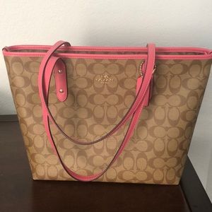 COACH: SIGNATURE CITY ZIP TOTE